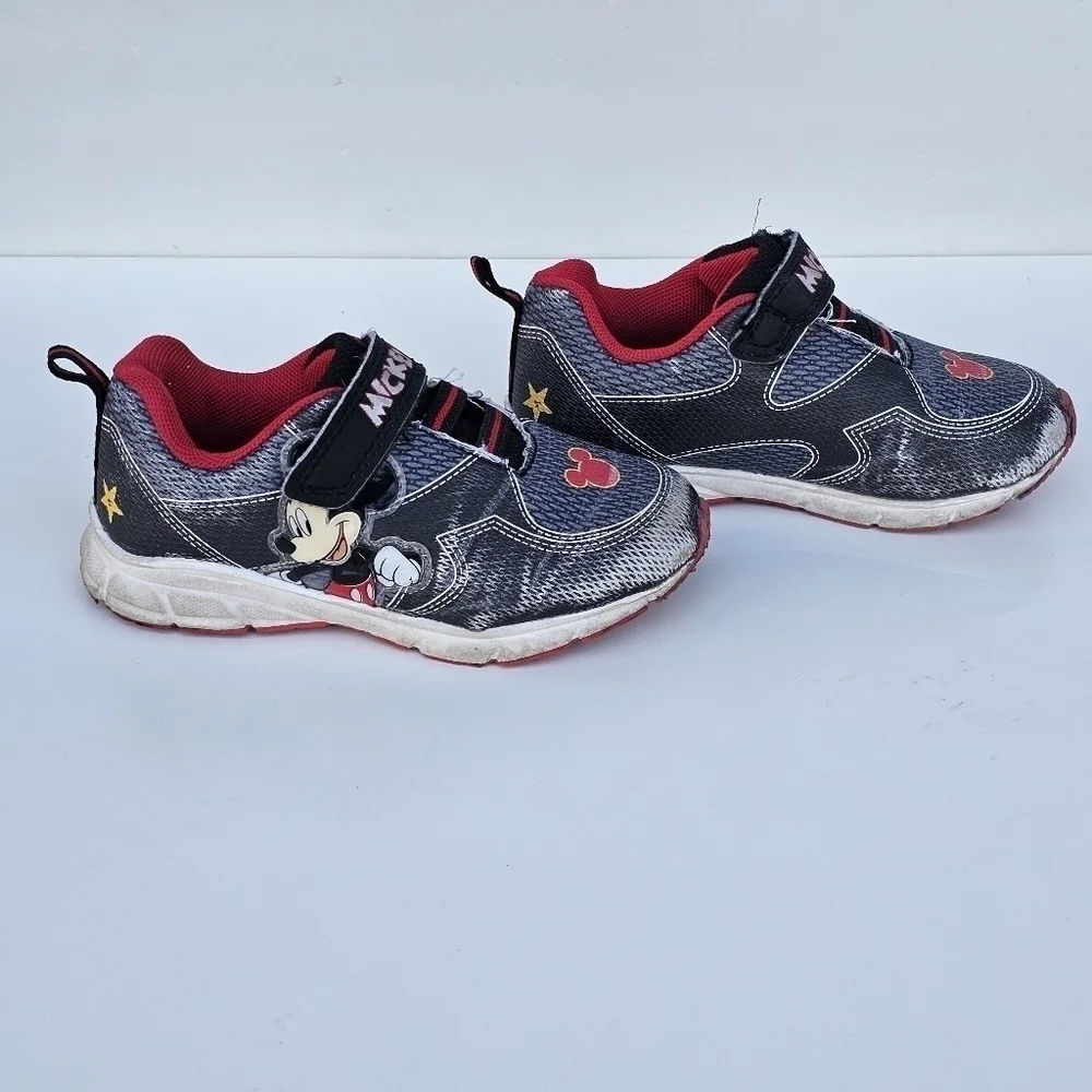 Disney junior mickey mouse Slip on Velcro. sneakers Toddler boys size 8.